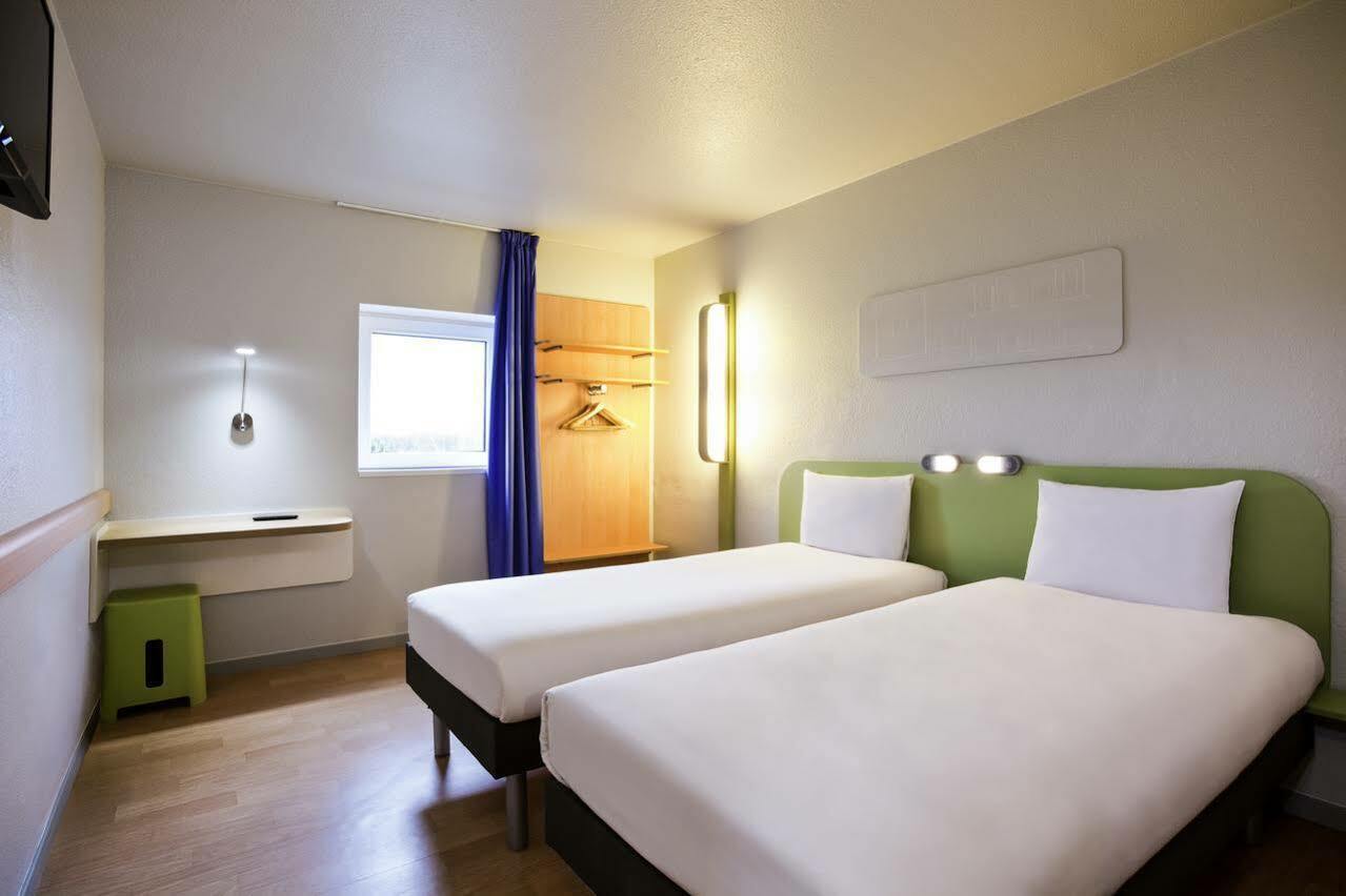 Ibis Budget Grigny Centre Экстерьер фото