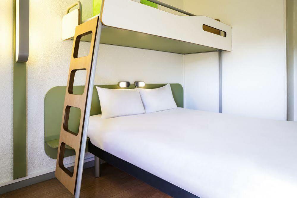 Ibis Budget Grigny Centre Экстерьер фото